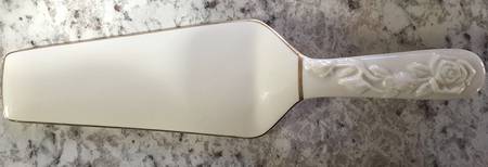 Rli3 (Gold Trim) Solid Ceramic Pie/Cake Server by Royal Limited