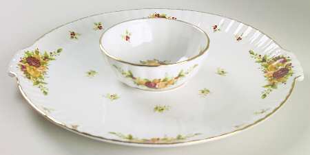 Old Country Roses Holiday (2006) (2 Piece) Chip & Dip Set