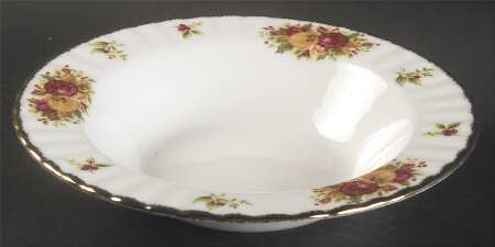 Old Country Roses Holiday (2006) Rim Soup Bowl