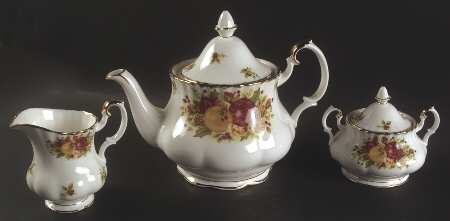 Old Country Roses Holiday (2006) (5 Pc) Tea Set (TP, CR, SU)