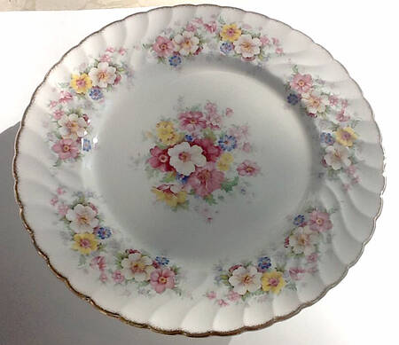 RWO6 Cake Plate by Royal Crown (England)
