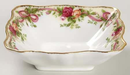 Old Country Roses (Classic Collection V) Sweet Meat Dish 4"