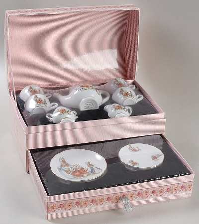 Peter Rabbit (Gold Trim) 17 Piece Toy Tea Set