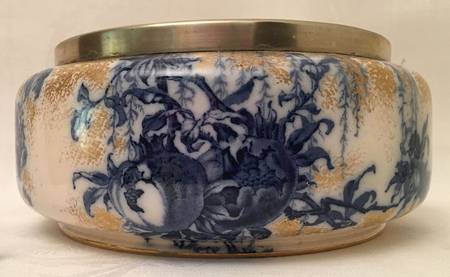 Arundel (Gold Accent) by Royal Doulton
