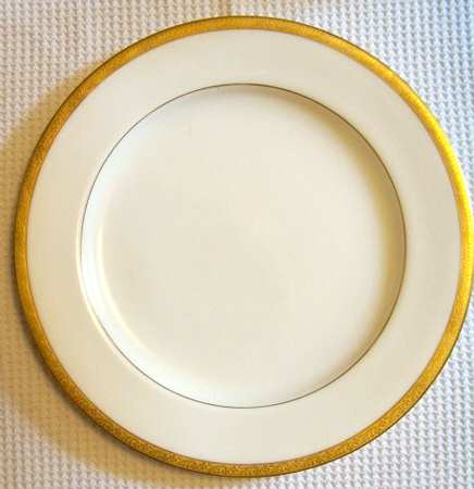 W9992 by Royal Worcester