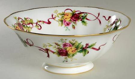 Old Country Roses (Christmas Tree) 10" Round Vegetable Bowl