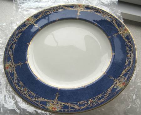 C2483 by Royal Worcester