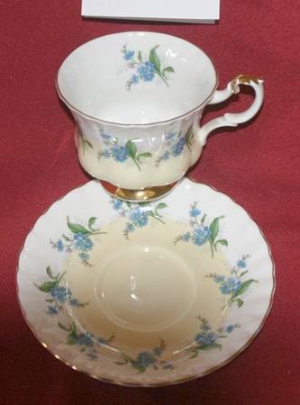 Forget Me Not (Yellow Center) Footed Cup & Saucer Set