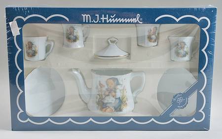 He Loves Me? (8 Piece) Child's Tea Set