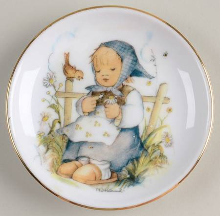 He Loves Me? 3" Toy Plate