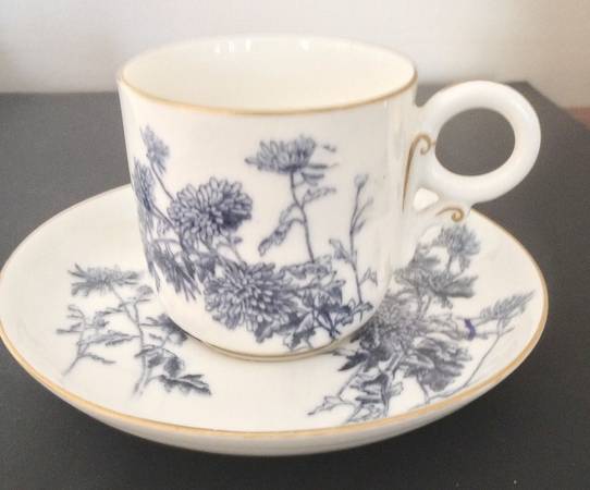 W2238 by Royal Worcester
