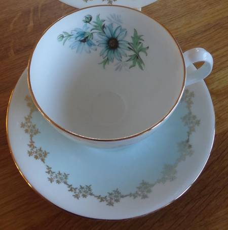ROA306 Footed Cup & Saucer Set