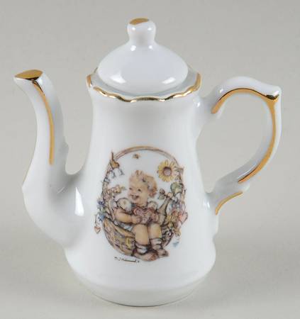 Basket of Gifts Toy Teapot & Lid