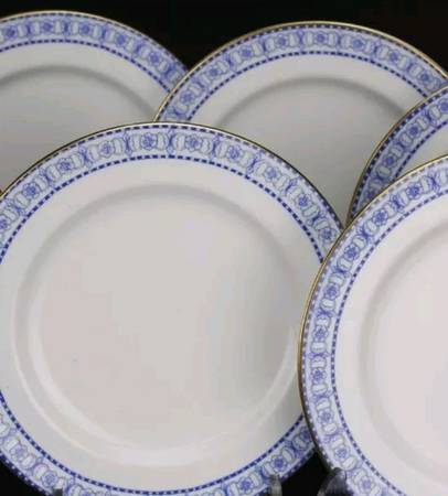9247 by Royal Worcester