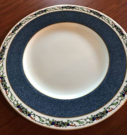 RW359 by Royal Worcester