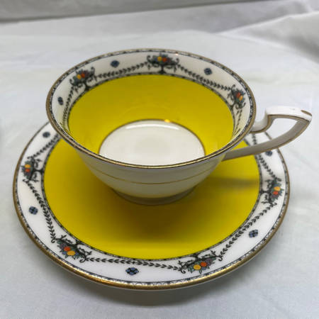 C2102 by Royal Worcester