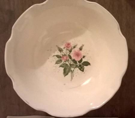 Cathy Rose (Scalloped Edge) 9" Round Vegetable Bowl