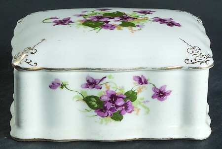 Sweet Violet Cigarette Box & Lid