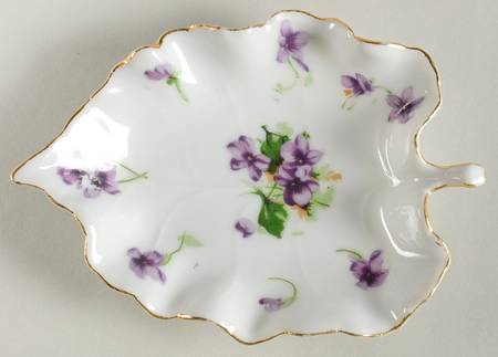 Sweet Violet Leaf Shaped Dish