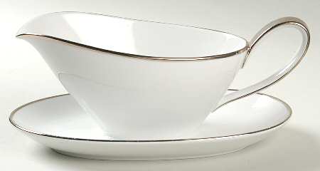 Splendor Gravy Boat with Attached Underplate
