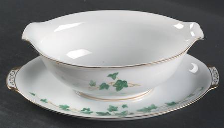 Caprice Green Gravy Boat with Attached Underplate