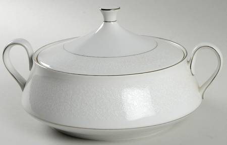 Fairbanks Round Covered Vegetable