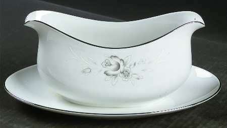 Morena Gravy Boat with Attached Underplate