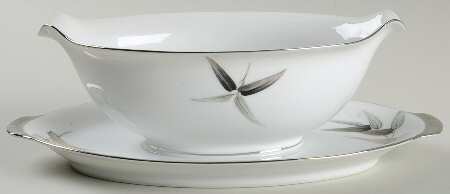 Sasa Gravy Boat with Attached Underplate