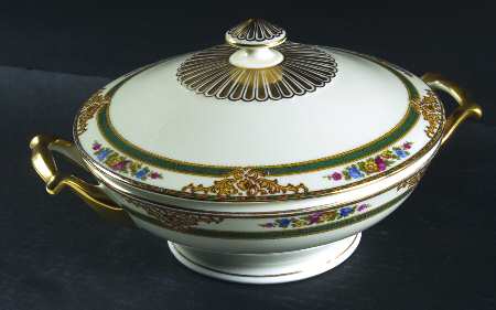 Cottswold Round Covered Vegetable