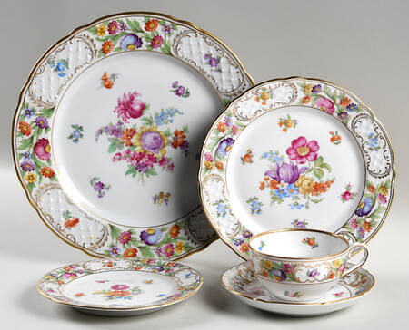 Empress Dresden Flowers 40  Piece Estate Set