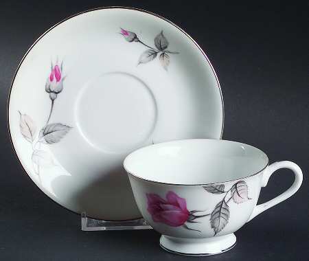 Venna Footed Cup & Saucer Set