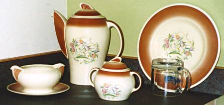 Dresden Spray Rust Sugar Bowl & Lid