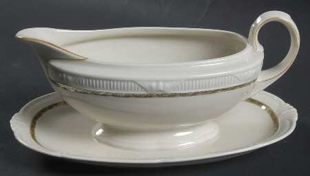 SCR4 Gravy Boat with Attached Underplate