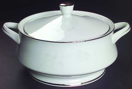 Carolyn (No Ring) Round Covered Vegetable