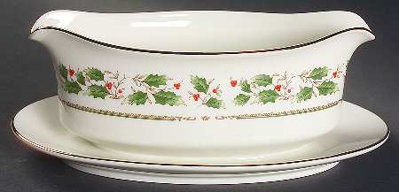 Noel Gravy Boat with Attached Underplate