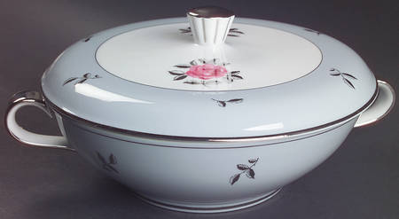 Bella Maria Round Covered Vegetable