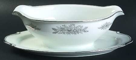 Brilliant Gravy Boat with Attached Underplate