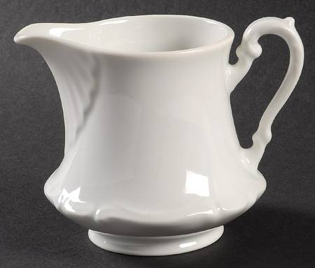 Chantilly Creamer