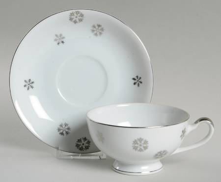 Snowy Footed Cup & Saucer Set