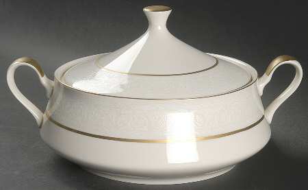 Sonata Round Covered Vegetable