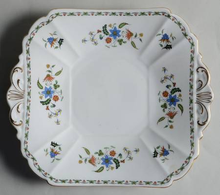 Chelsea Square Handled Cake Plate