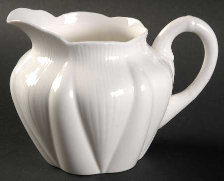 Dainty White (No Trim) Creamer