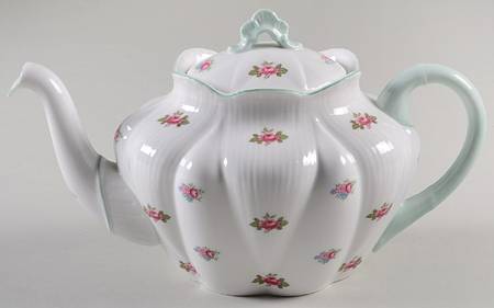 Rosebud (Dainty Shape) Teapot & Lid