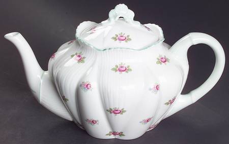 Rosebud (Dainty Shape) Small Teapot & Lid