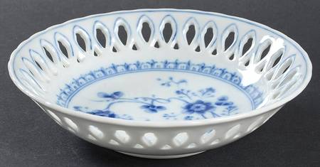 Victoria Blue 7'' Pierced Round Bowl
