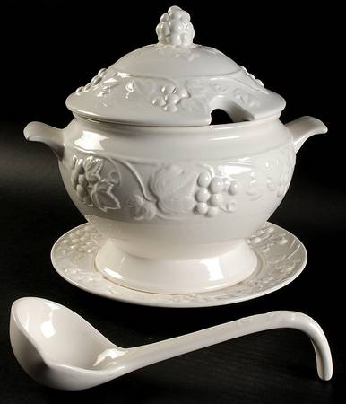 Sauvignon (Made In Japan) Tureen & Lid w/Ladle & Underplate