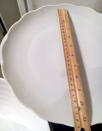 Jasmin White 11" Chop Plate (Round Platter)