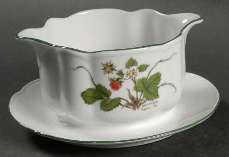 Waldbeere Gravy Boat with Attached Underplate
