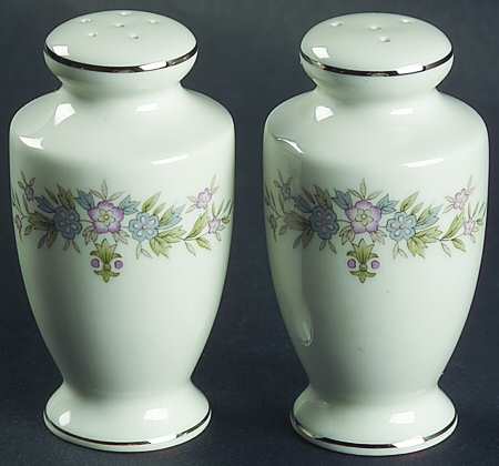 Shelly (Japan) Salt & Pepper Set