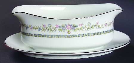 Shelly (Japan) Gravy Boat with Attached Underplate
